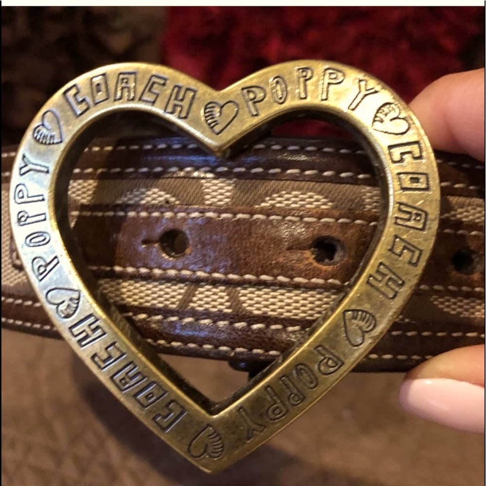 Coach signature authentic belt. Excellent condition.